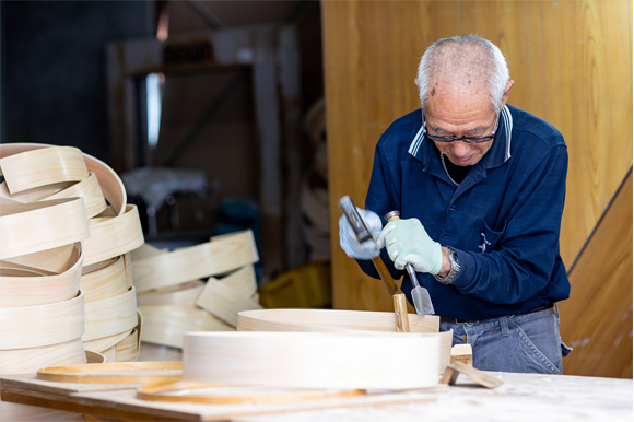 熟練工による匠の作業